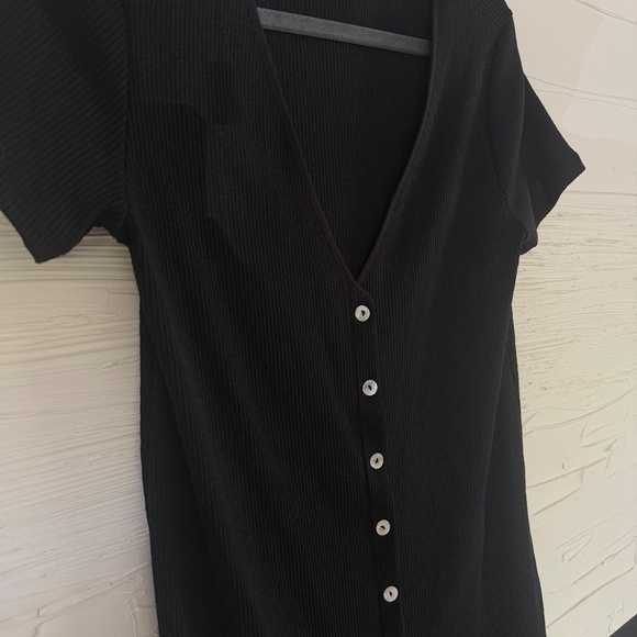 Zara | Size M | Black Ribbed V-Neck Button-Down Top - Picture 3 of 6
